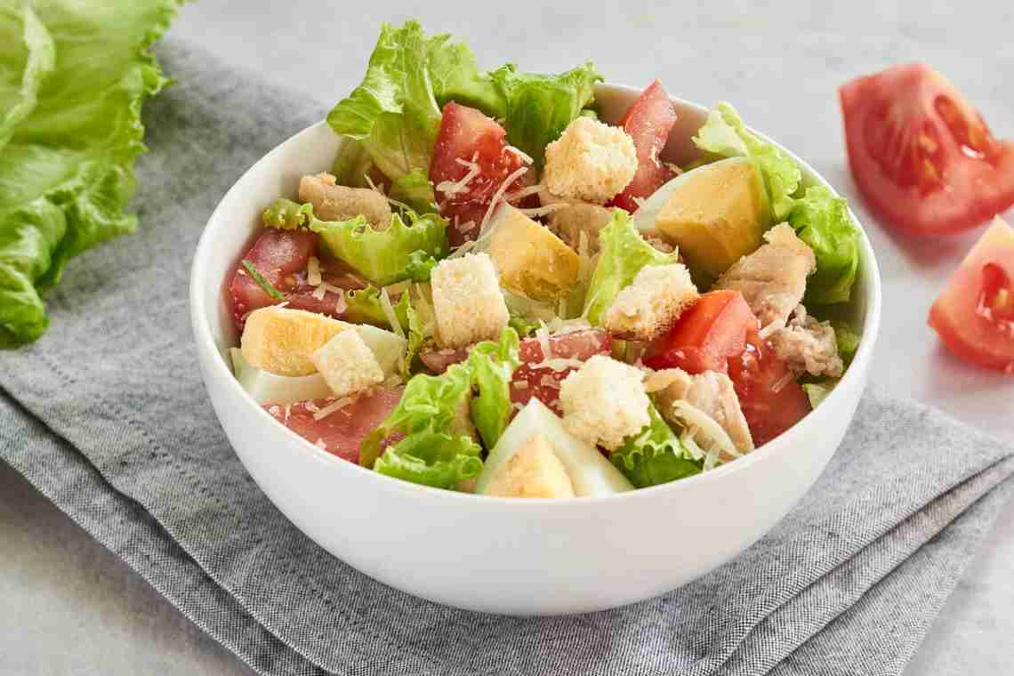 Салат з грушею: прості рецепти для смачної трапези
