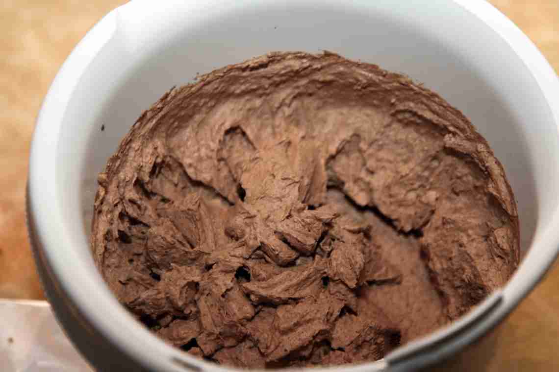 Крем для шоколадного бісквіту: як готувати начинку?