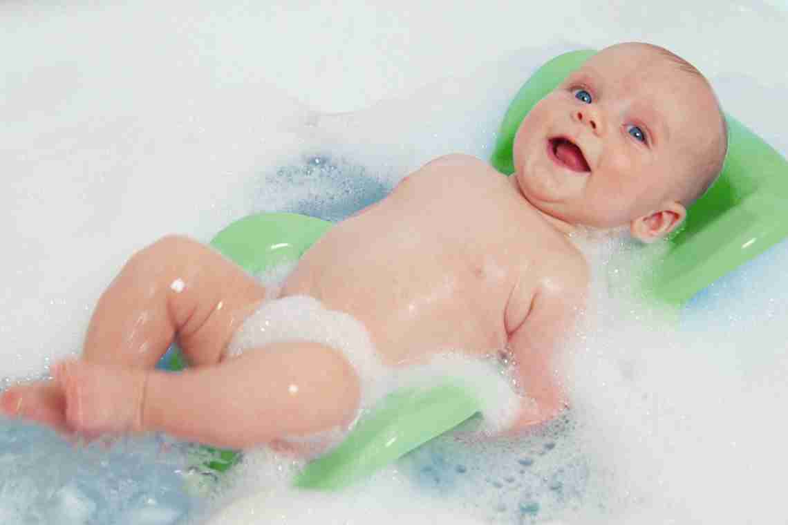 Температура води для купання новонародженого, загальні рекомендації батькам