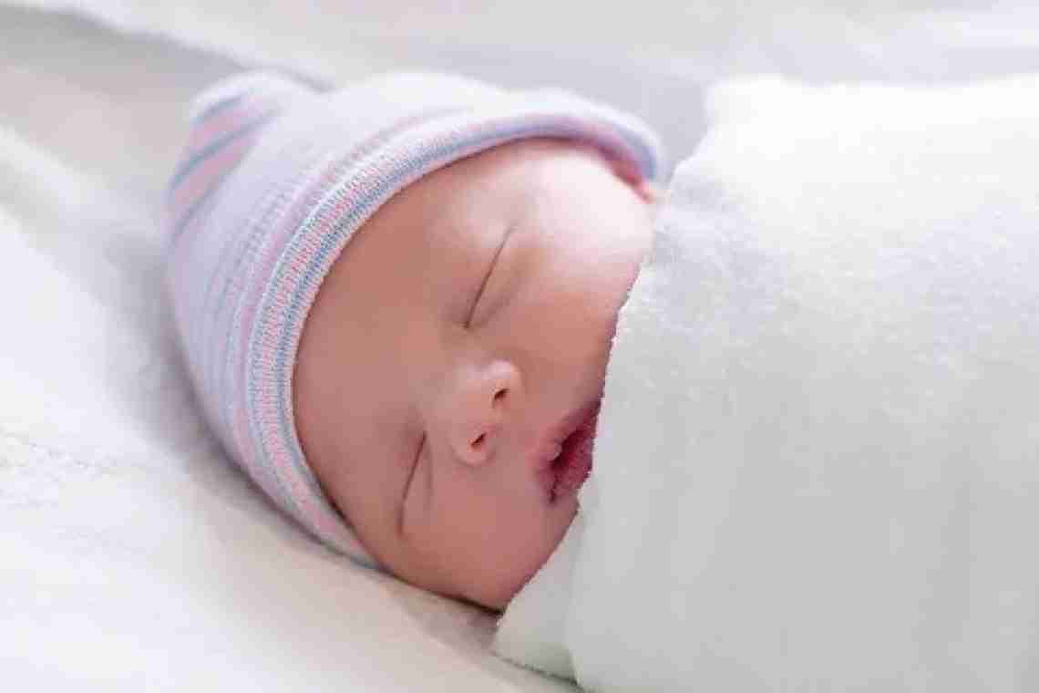 Скільки повинні спати новонароджені діти?