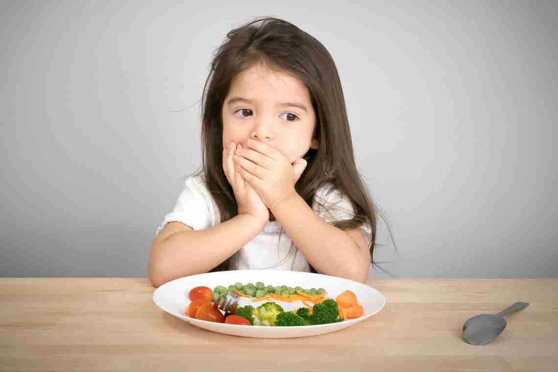 Вчимо дитину їсти без сліз