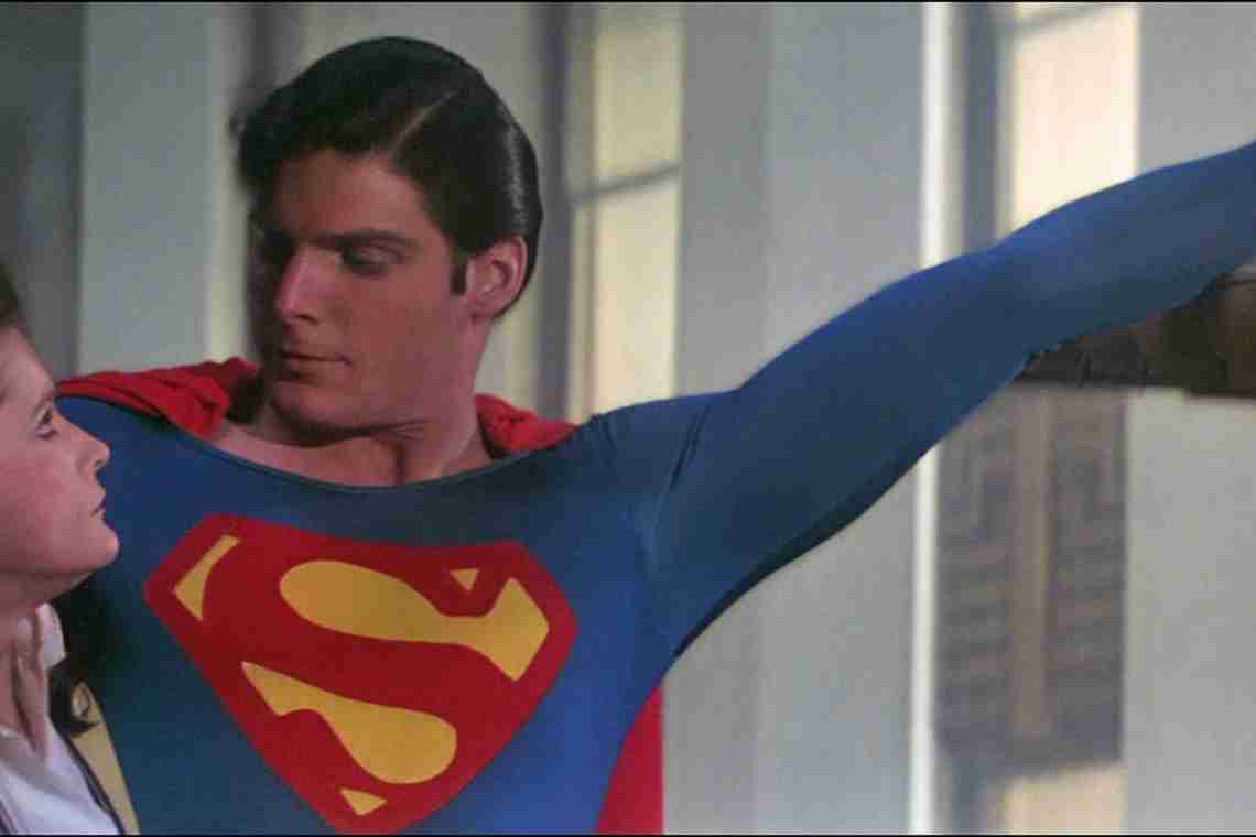 Microsoft записала фільм «Супермен» на шматку скла