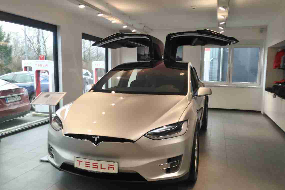 Tesla збільшила обсяг експорту електромобілів з Китаю десятиразово