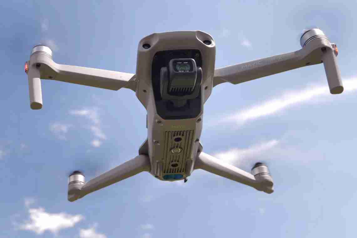 Прийдешній дрон DJI Mavic 3 здався на фото - новинка отримає обтічний корпус