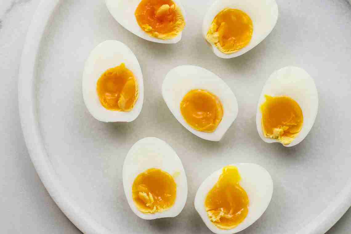 Скільки варити яйця всмятку
