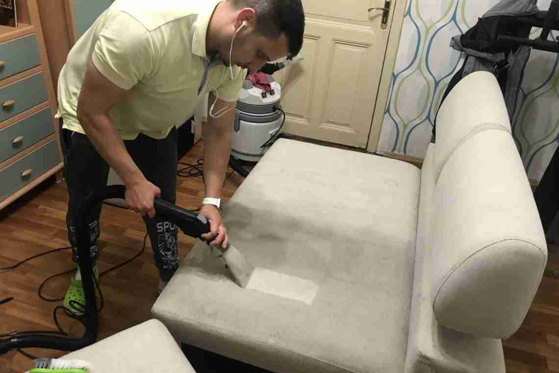 Як почистити м'які меблі в домашніх умовах