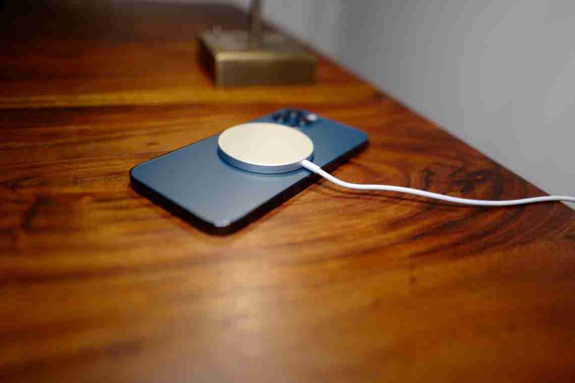 Apple відродила бренд MagSafe в бездротовій зарядці і аксесуарах для iPhone 12