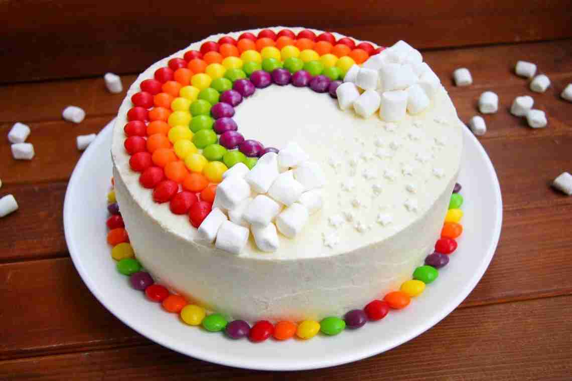 Як прикрасити дитячий торт