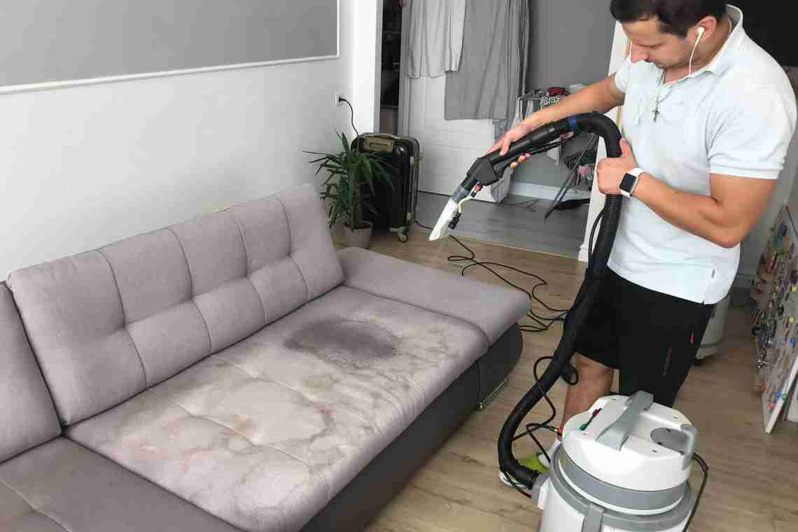 Як почистити диван від забруднень