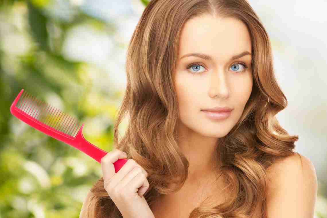 Волосся до лопаток: як доглядати, стригти і забарвлювати