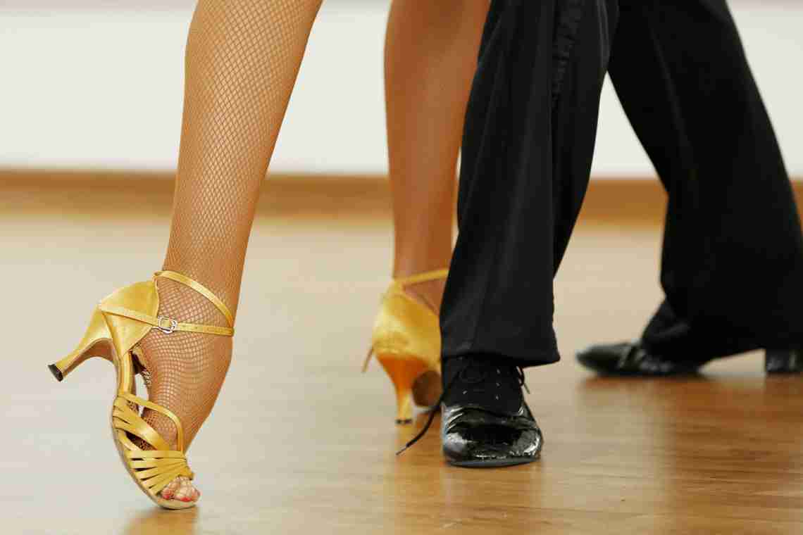 У ритмі танцю: обговорюємо костюми і взуття для занять стріпластикою