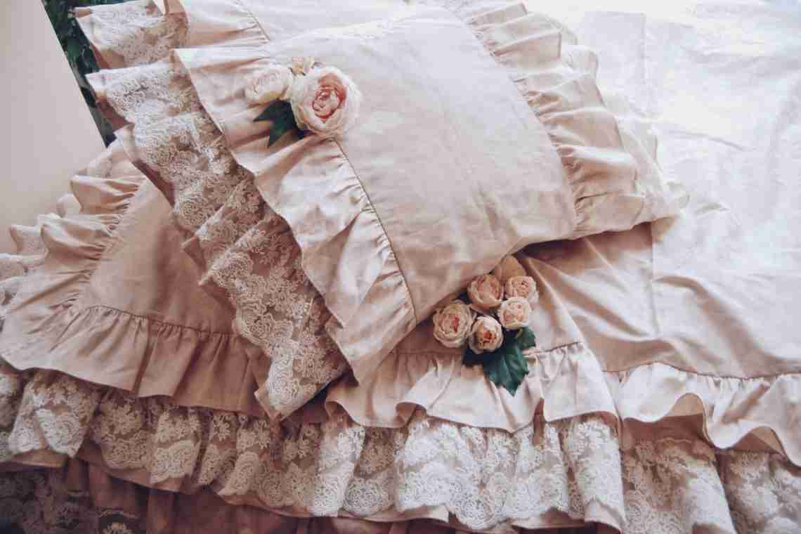 Сукня зі спущеними плечима: ніжний і романтичний шик
