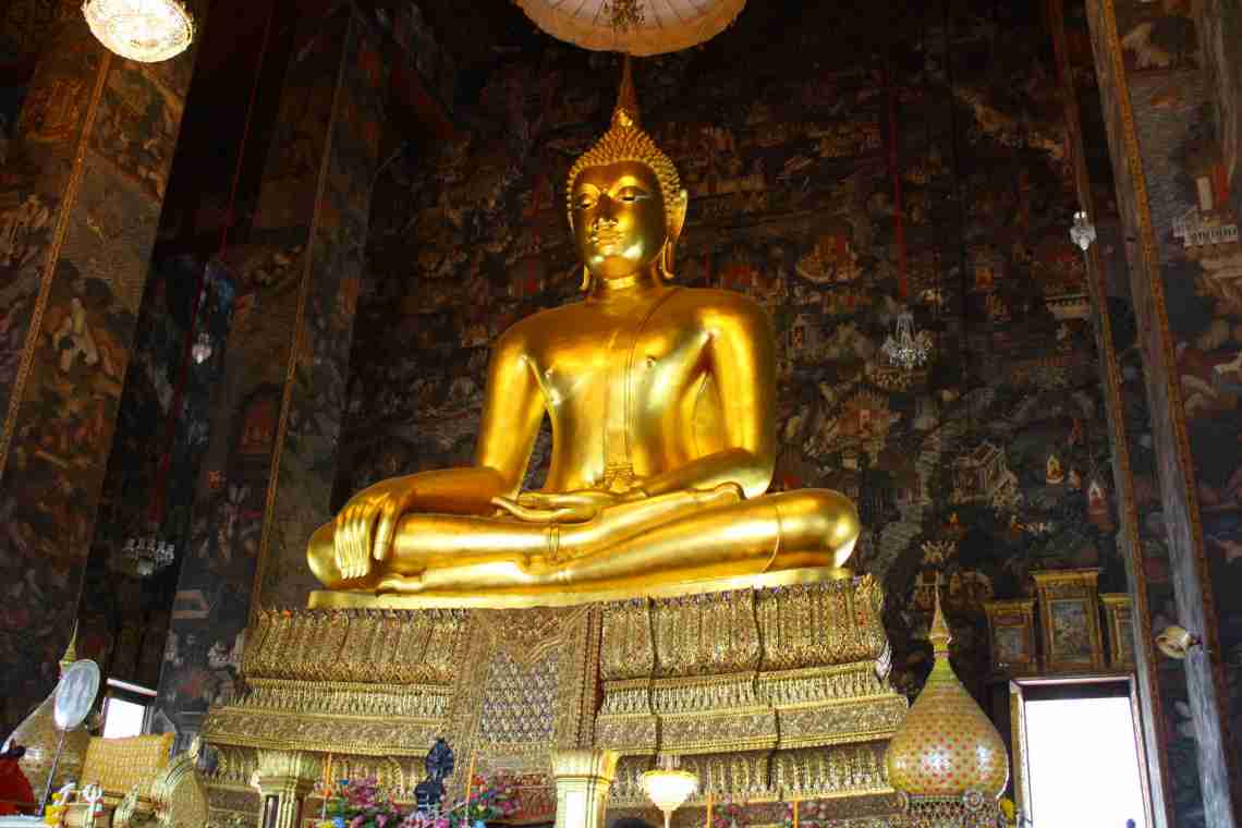 Золотий камінь Будди в М'янмі