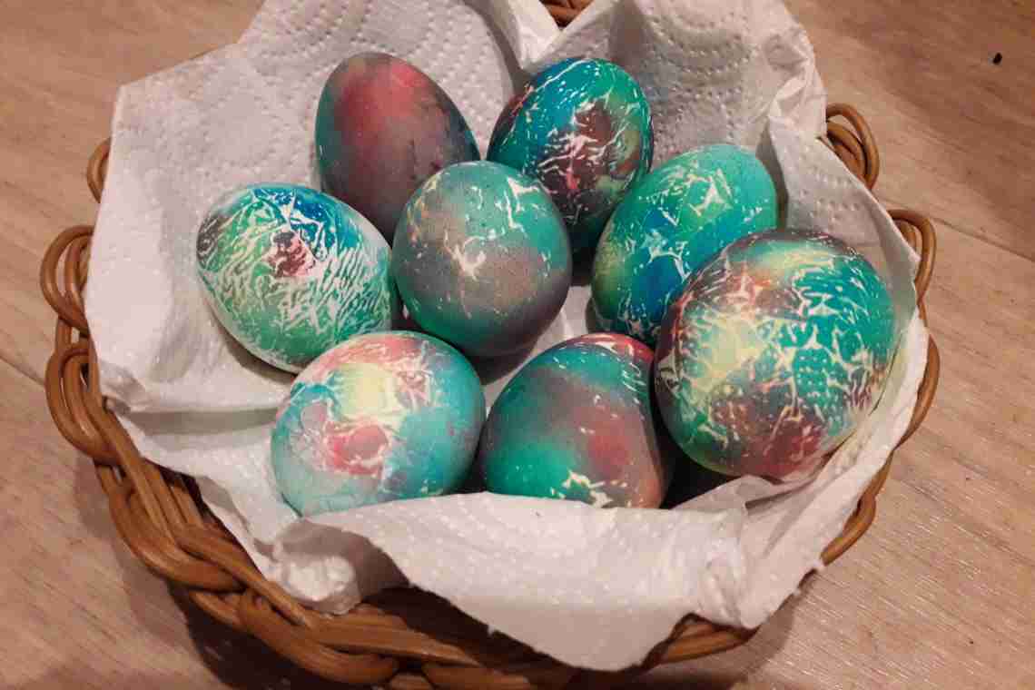 Як фарбувати яйця на Великдень: традиційні та оригінальні рецепти