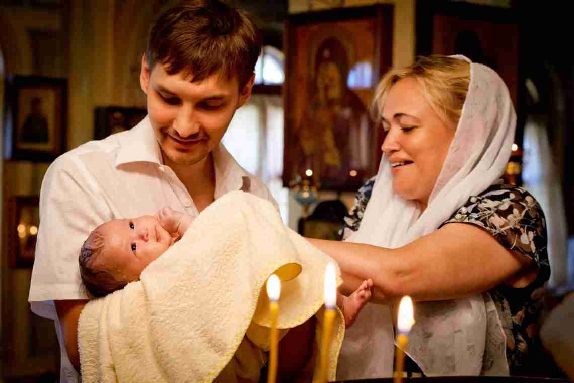 Які обов "язки мають хрещені батьки під час хрещення?