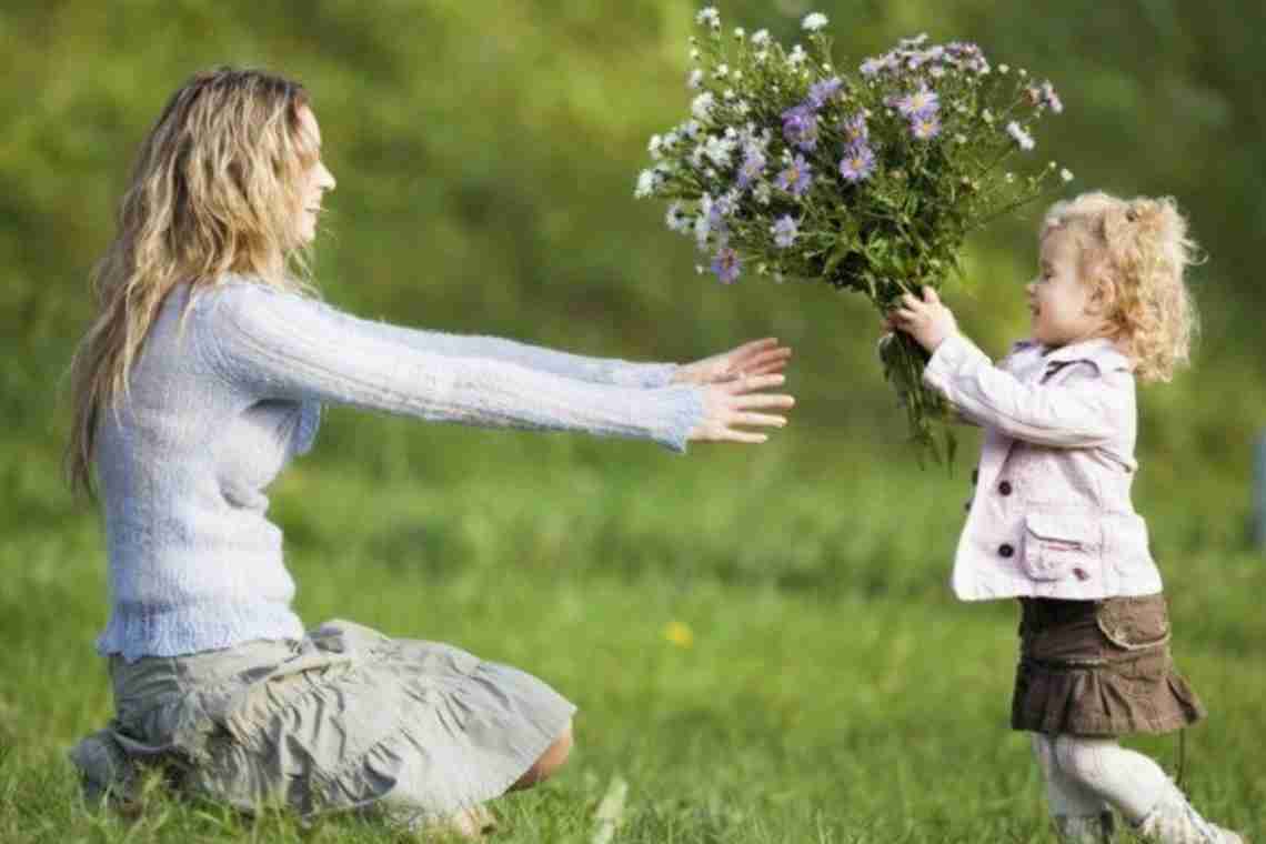 Як порадувати найдорожчу людину: шукаємо подарунок мамі