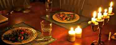 Як влаштувати романтичну вечерю в домашніх умовах?
