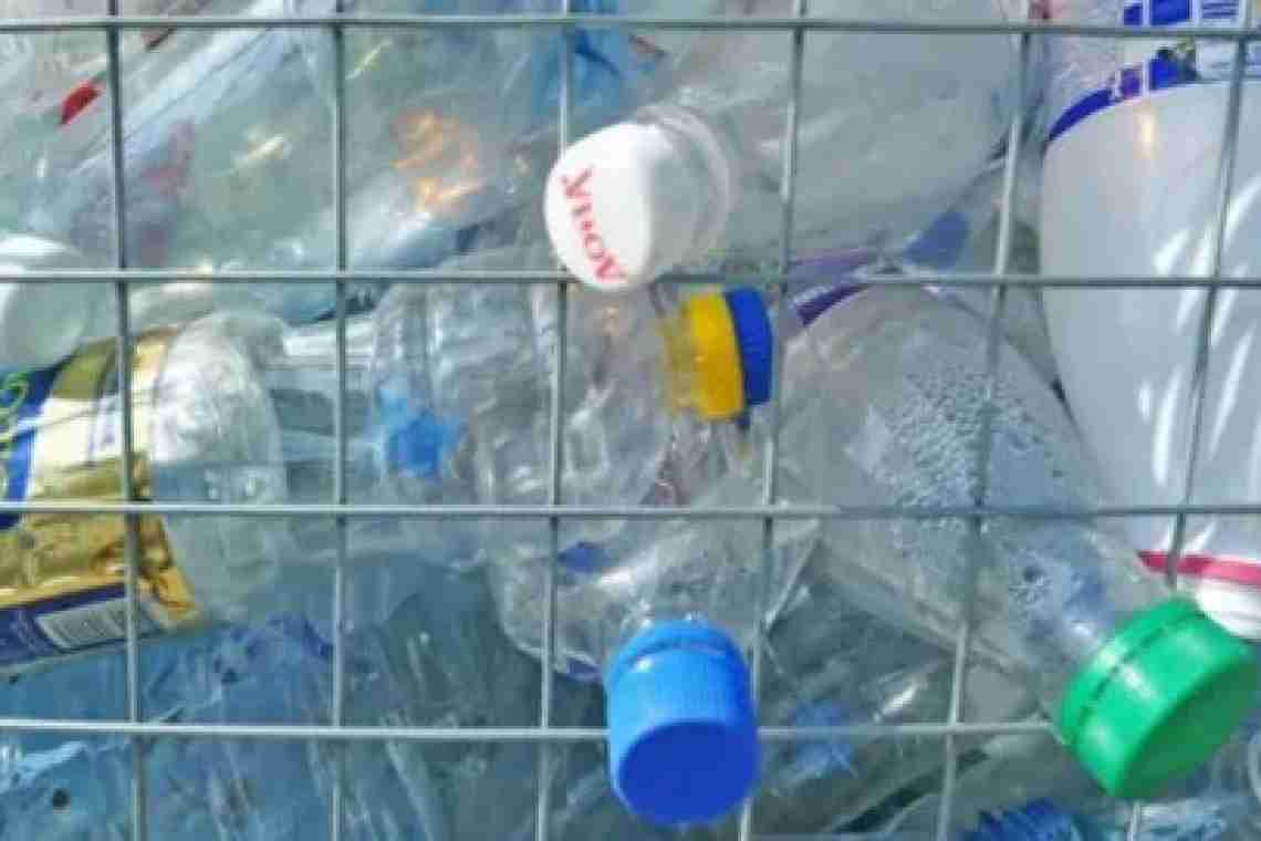 Як можна застосувати пластикову пляшку в похідних умовах