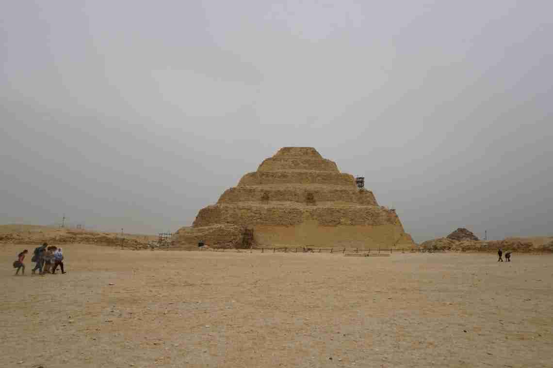 Стародавня піраміда Джосера - одна з найвідоміших світових пам'яток