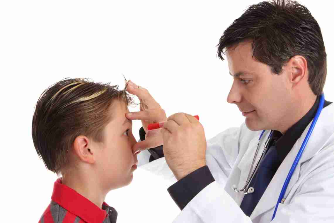 Чим промивати очі при кон'юнктивіті у дітей: особливості процедури