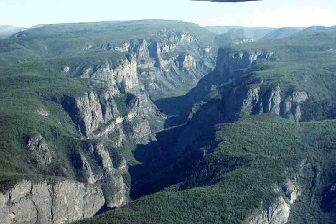 Долина Безголових, Канада: історичні факти, опис, цікаві факти
