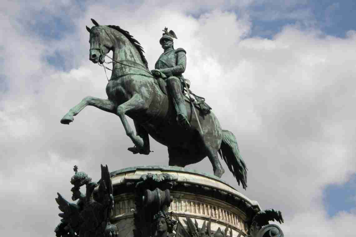 Пам'ятник Миколі I на Ісаакіївській площі в Петербурзі
