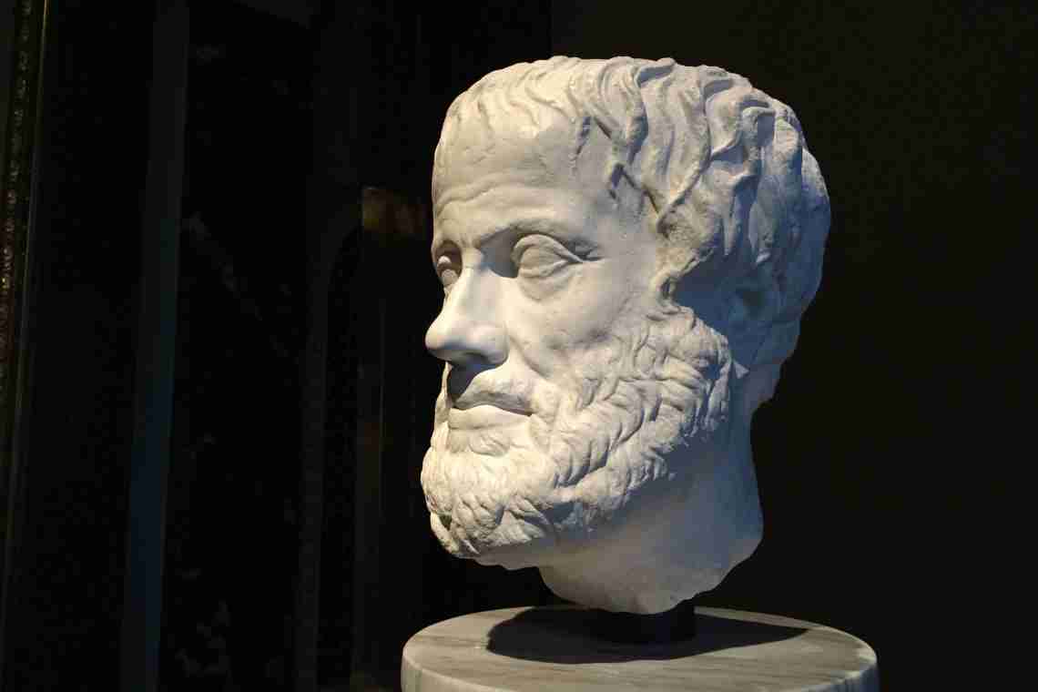 Арістотель: різні факти з життя і його біографія