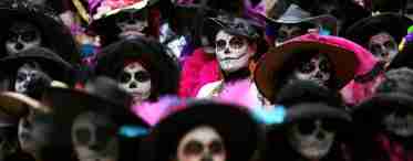 Дізнаємося як відзначають свято мертвих у Мексиці?