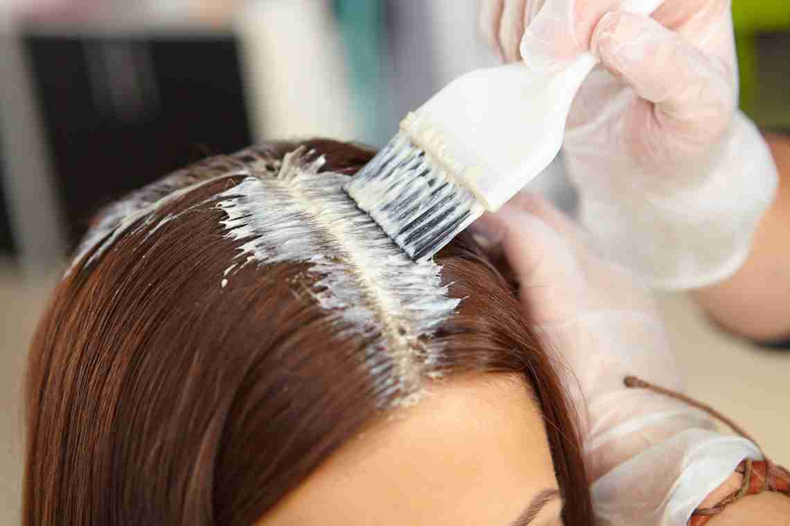 Чому випадає волосся після фарбування і що робити з цією проблемою?