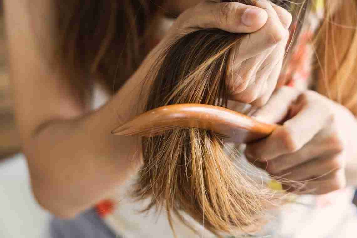 Сухе волосся: причини і способи позбавлення від такої проблеми
