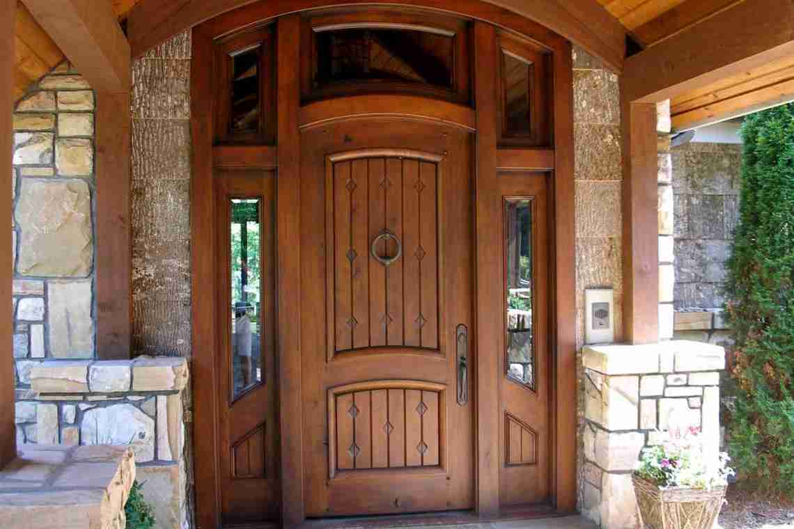 Утеплені вхідні дерев "яні двері
