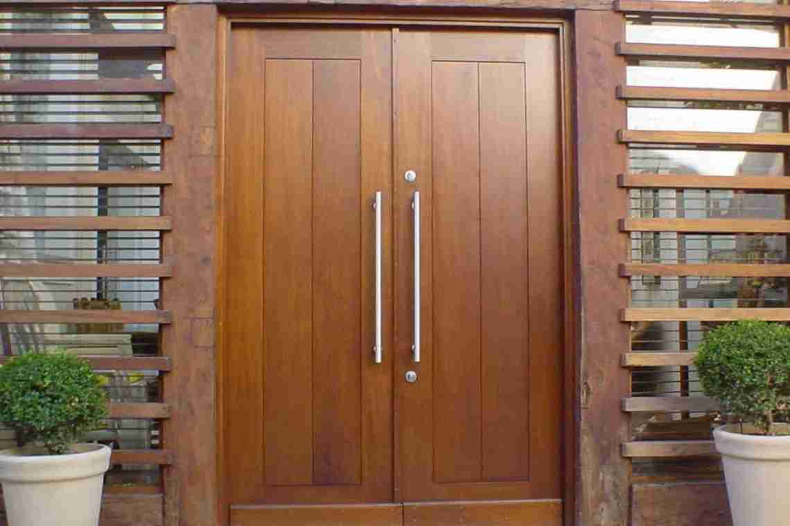 Вхідні дерев'яні двері