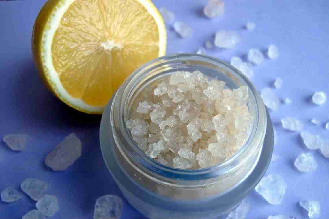 Використовуємо сіль для лікування перхоті: як правильно застосовувати природний засіб