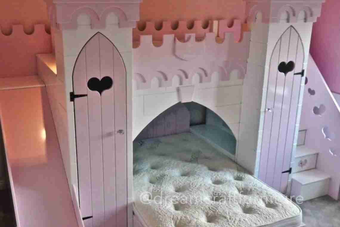Ліжко-замок для дівчинки