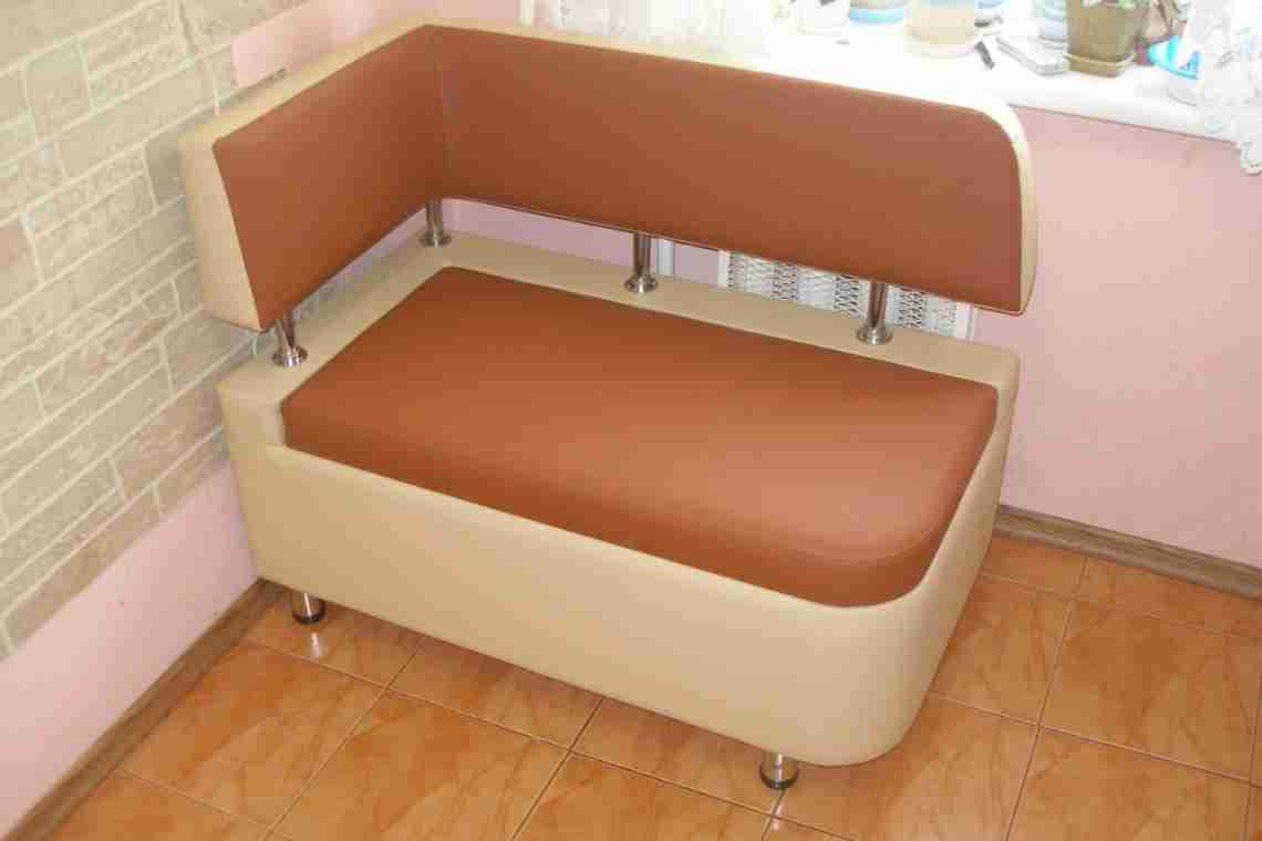 Маленький диван на кухню зі спальним місцем