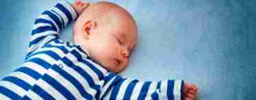 Як привчити малюка спати окремо?