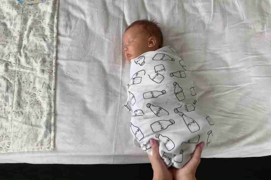 Як правильно пеленати новонароджену дитину