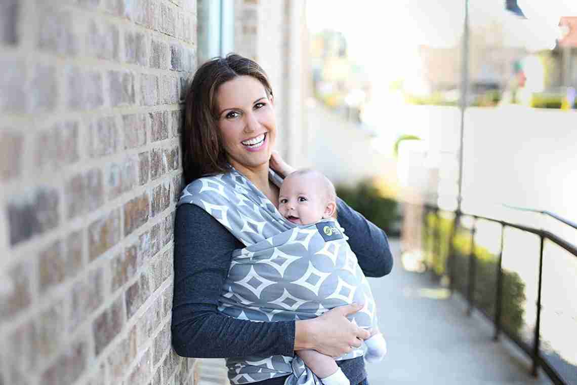 Слінг-шарф - стильний аксесуар і переноска для активних мам