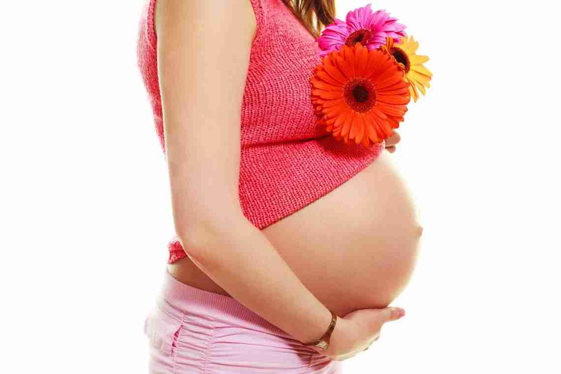 Чому перестає зростати живіт у вагітної?