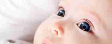 Коли змінюється колір очей у новонароджених, і які фактори впливають на цей процес?