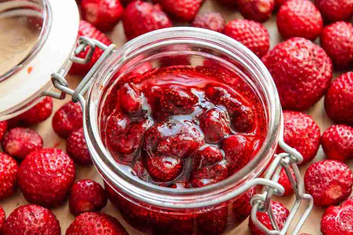 Як варити густе смачне варення з полуниці з цілими ягодами?