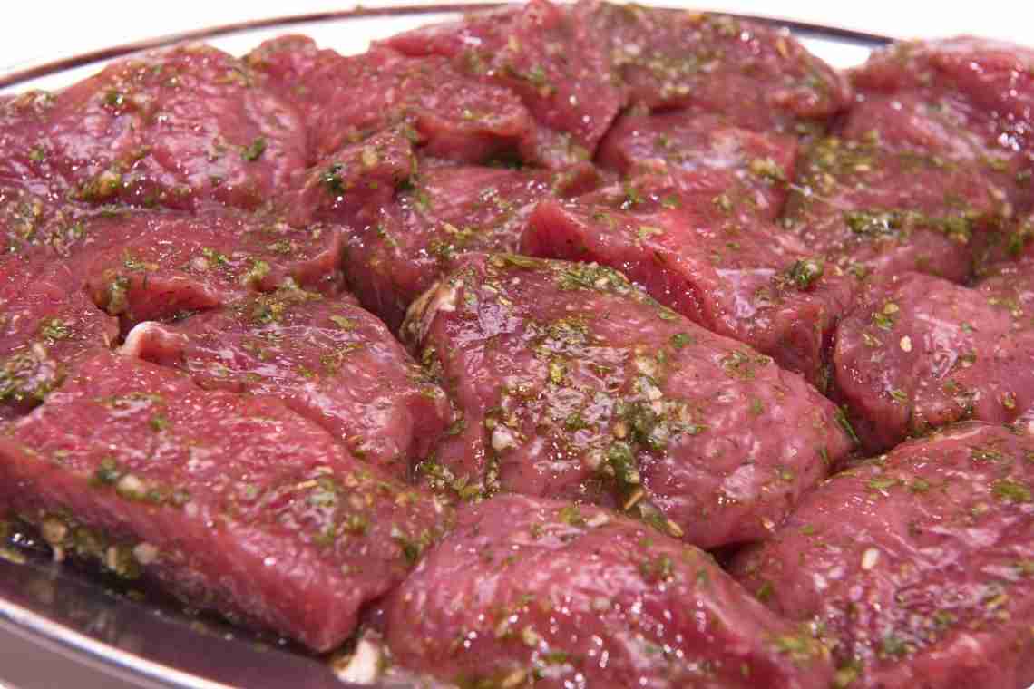 Як підготувати м'ясо для шашлика? Вчимося правильно розраховувати, нарізати і маринувати м'ясо