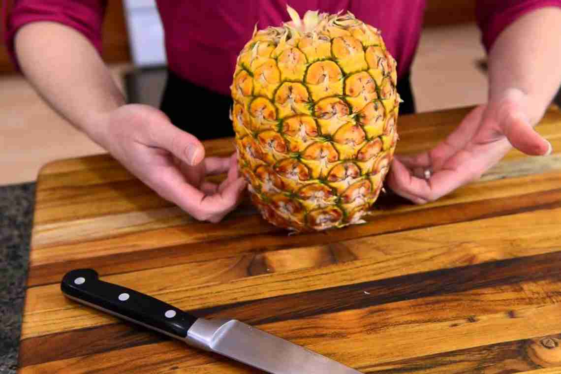 Кілька ефективних і популярних методів, як можна очистити ананас