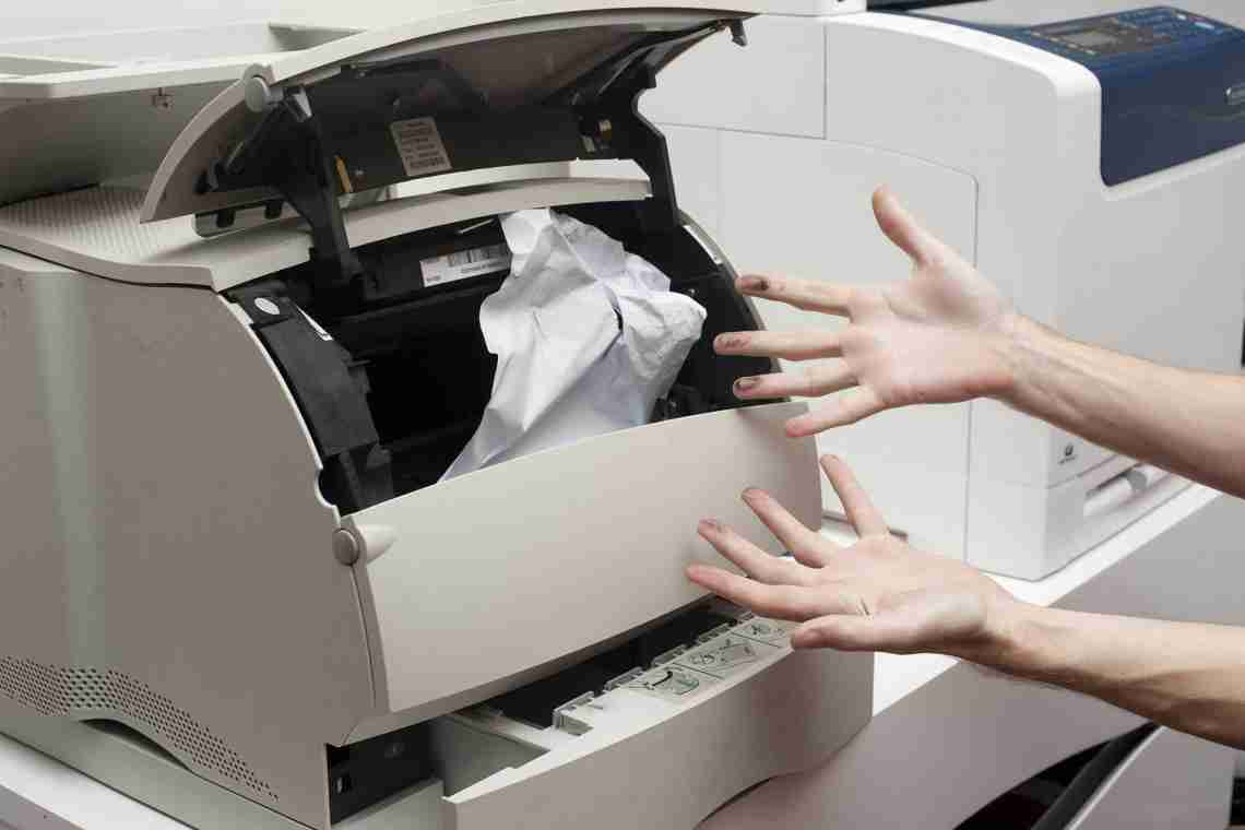 Чому принтер криво друкує і як це виправити?