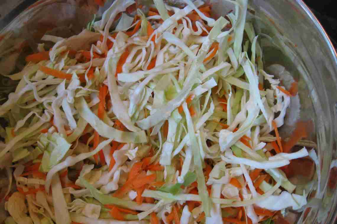 Як зробити салат з кольорової капусти