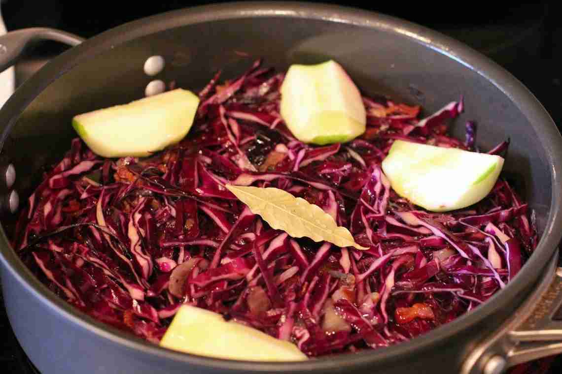 Як приготувати салат з краснокочанної капусти?