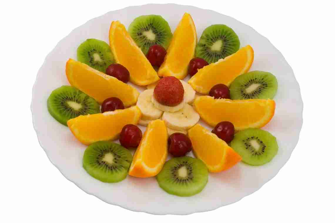 Як зробити фруктового їжачка з груші. Прикраси для фруктової тарілки.
