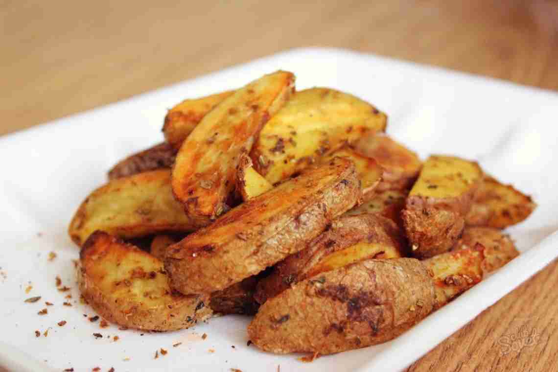 Як приготувати картоплю дольками в духовці?