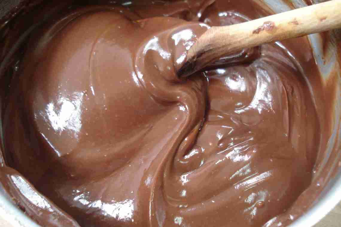 Як зробити шоколадно-горіховий крем для торта
