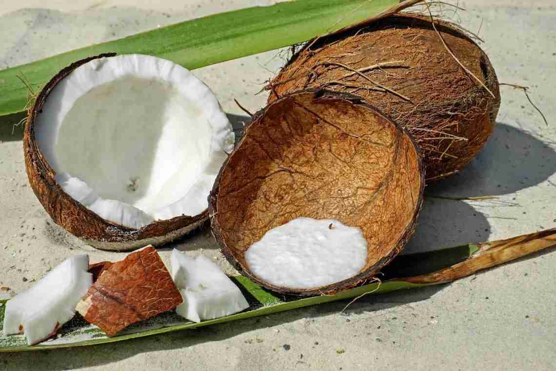 Як розібратися з кокосом?